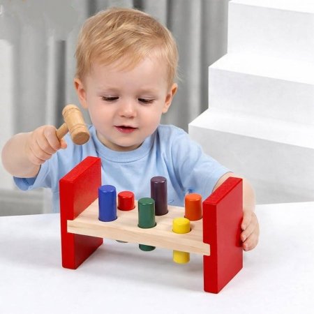 لعبة المطرقة والأوتاد